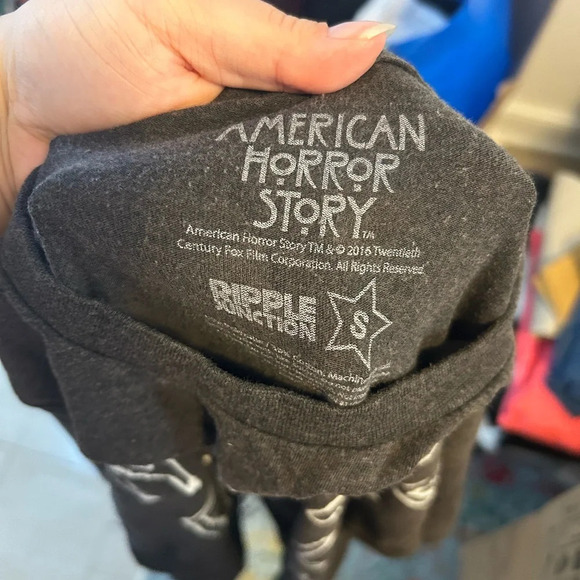 AMERICAN HORROR STORY GRAPHIC TEE - Picture 3 of 4